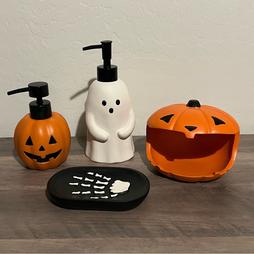 NEW Pumpkin Ghost & Skeleton Halloween Bath Set Hyde & EEK!